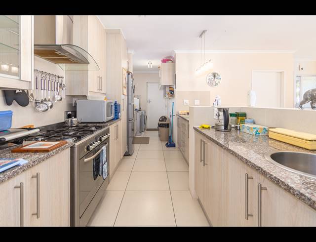 3 BEDROOM FREEHOLD SOLD IN SUNNINGDALE